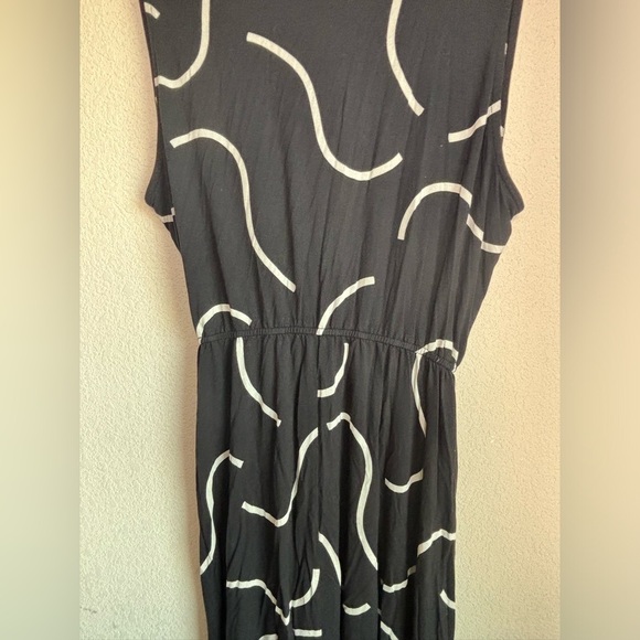 Amour Vert Black and White Wave Pattern “Olive” Viscose Knot Front Midi Dress 2X - Picture 10 of 11